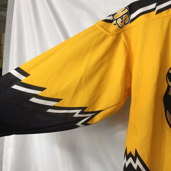 Vintage Made in Canada Boston Bruins The Pooh Bear Youth Hockey Jersey Size L/XL - Picture 5 of 16